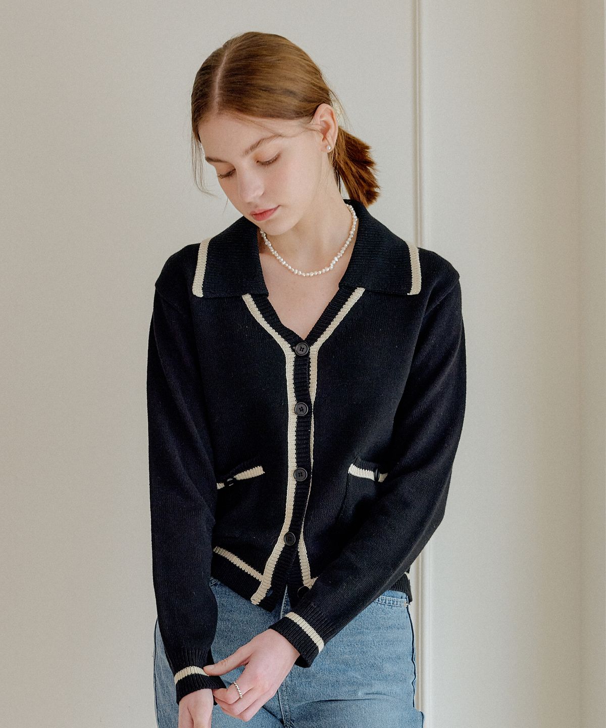 엽페(YUPPE) COLLAR POINT CARDIGAN_BLACK