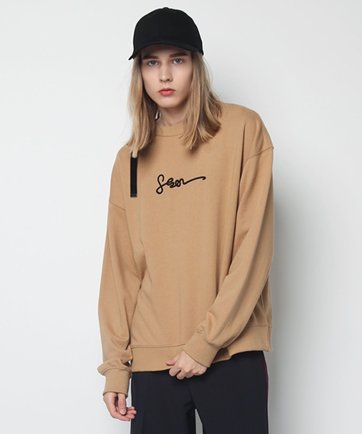 몽키플라워(Monkey Flower) 공용 로고자수 루즈핏 스웻셔츠/SS2WMT02U BEIGE
