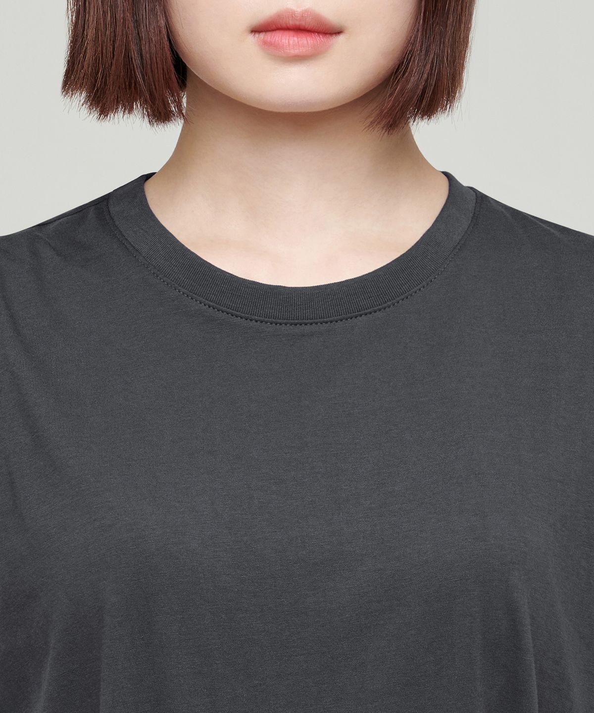 무신사 스탠다드 우먼(MUSINSA STANDARD WOMAN) 우먼즈 베이식 슬리브리스 탑 [다크 그레이]