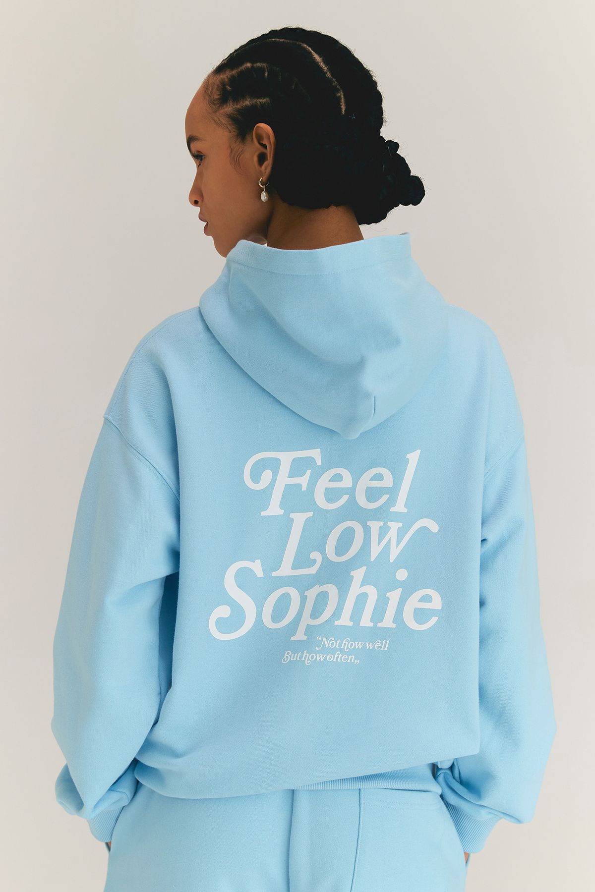 필로소피(FEEL LOW SOPHIE) 베이직 로고 스웻 후디 블루