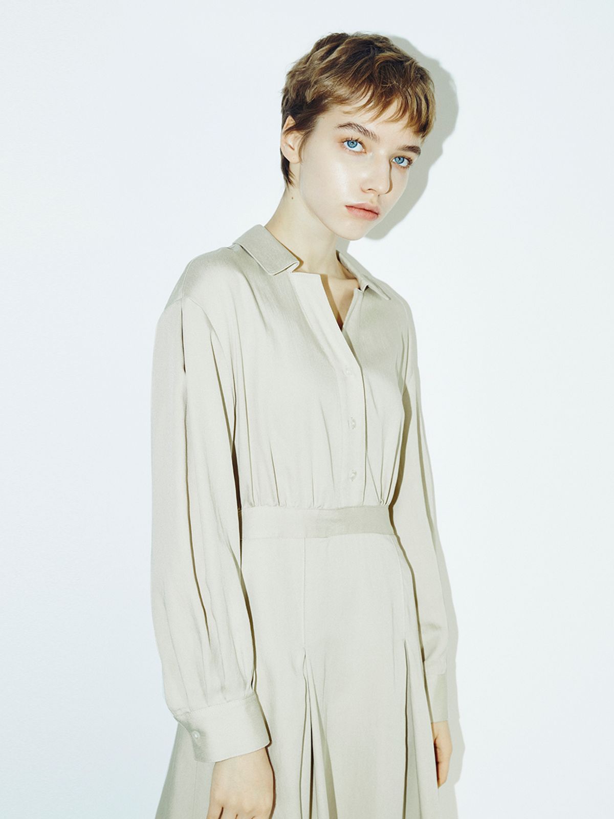 누브(NOUVE) V Neck Collar Button Dress - Light Beige