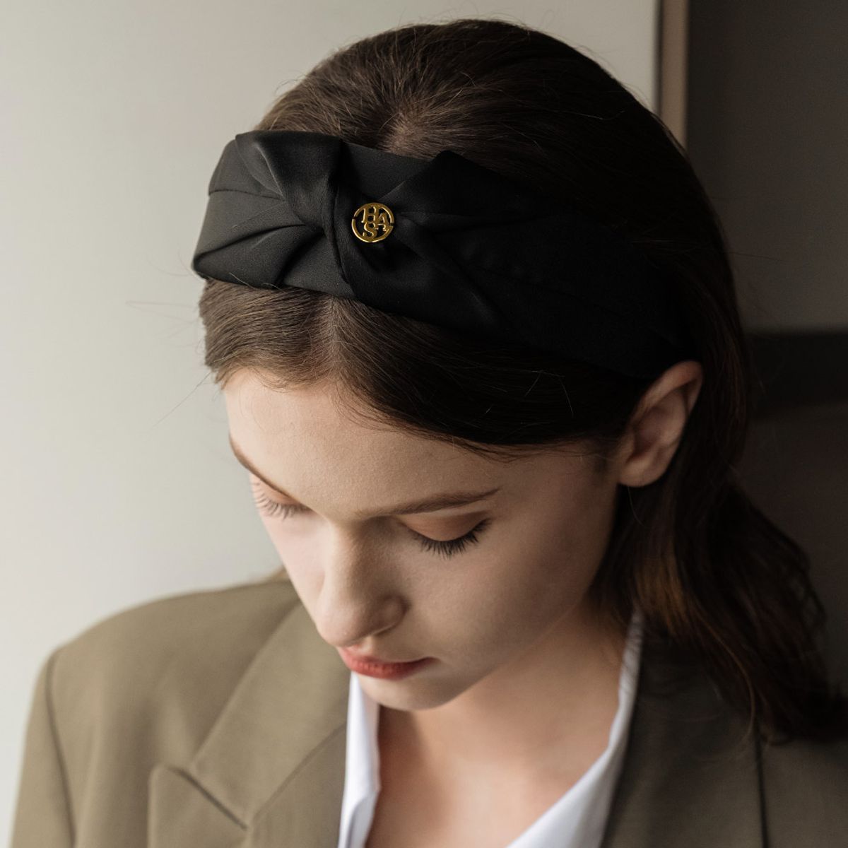 하스(HAS) BFH001 Black Round logo Hairband
