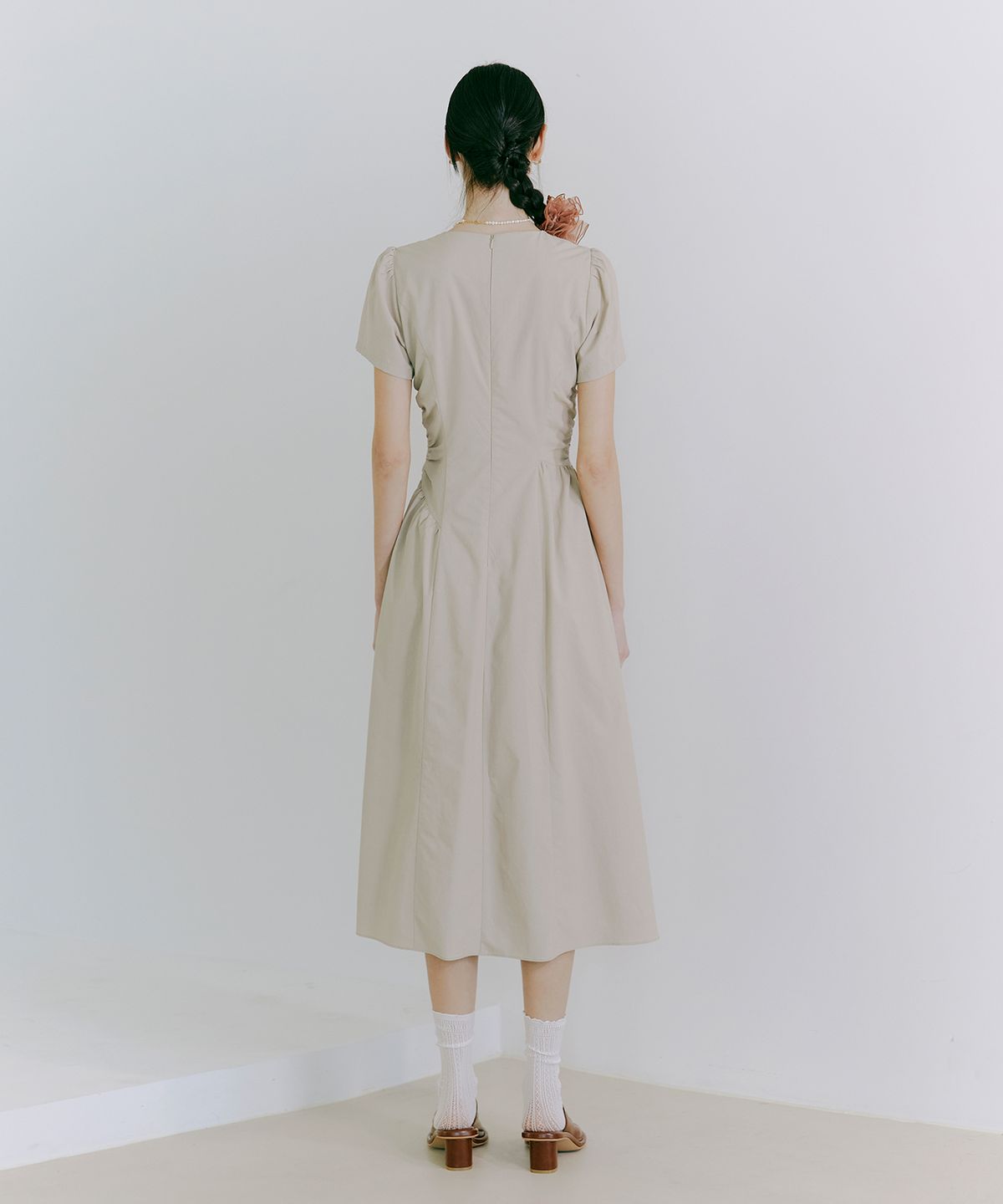 에트몽(ETMON) Side Shirring Dress  Beige