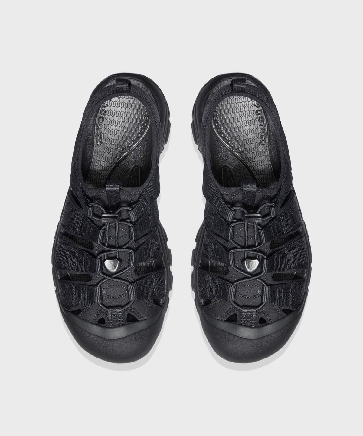 킨(KEEN) 뉴포트 H2 샌들 Triple Black