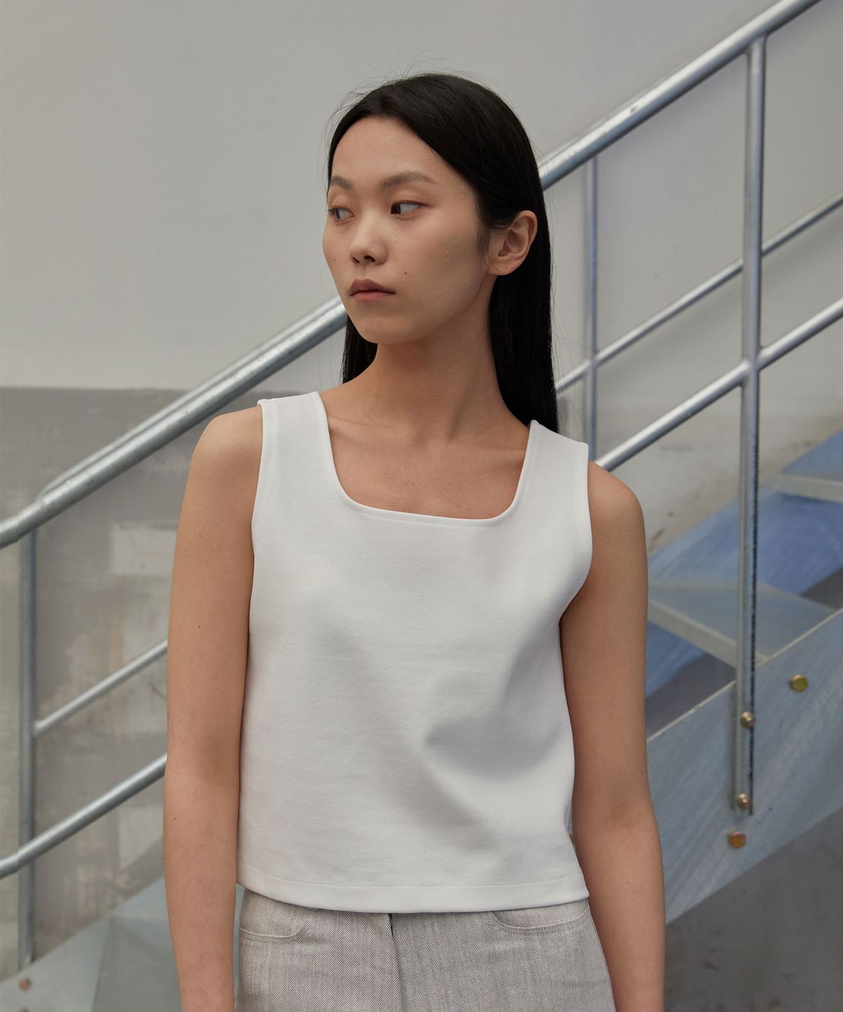 38컴온커먼(38COMEONCOMMON) FLAT SQUARE SLEEVELESS (WHITE)