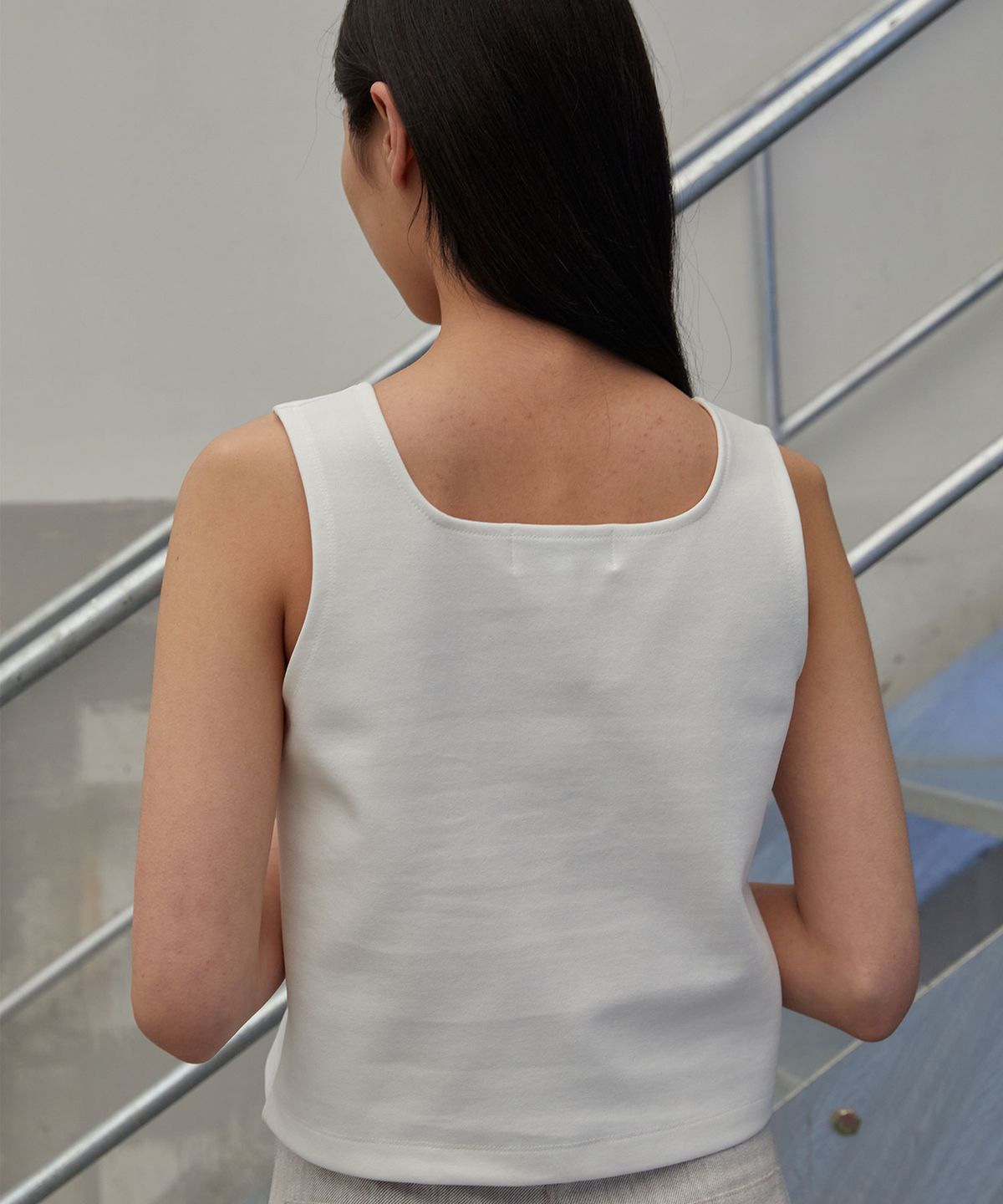 38컴온커먼(38COMEONCOMMON) FLAT SQUARE SLEEVELESS (WHITE)