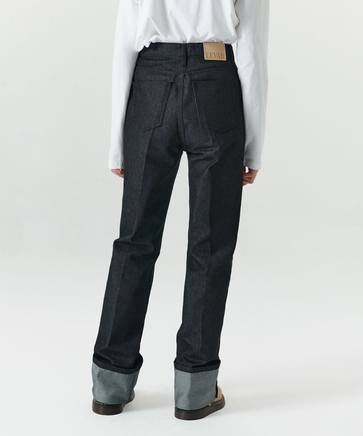 르바(LEVAR) Raw-denim Turn-up Jeans - Indigo Black