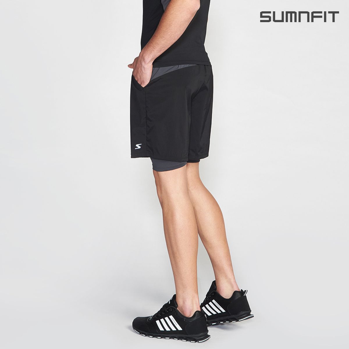 썸앤핏(SUMNFIT) 맨 올인원 4부 우븐 팬츠 블랙