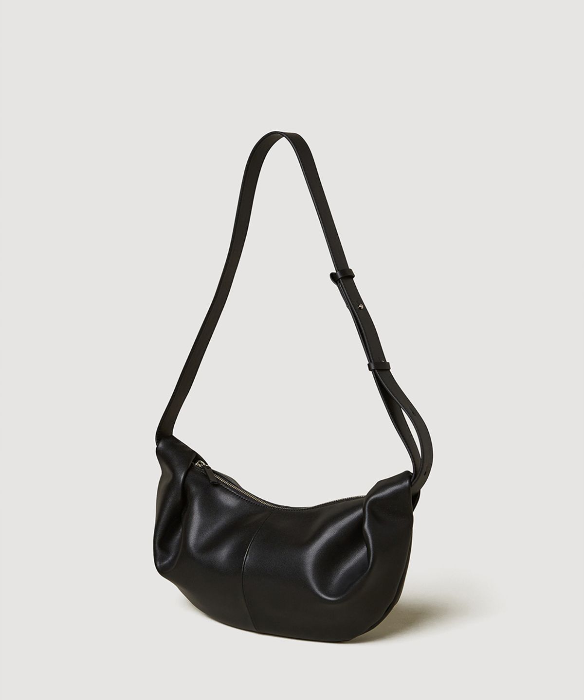 플로르(FLOR) 오위 슬링 호보백 Ohwi Leather Sling Bag Black