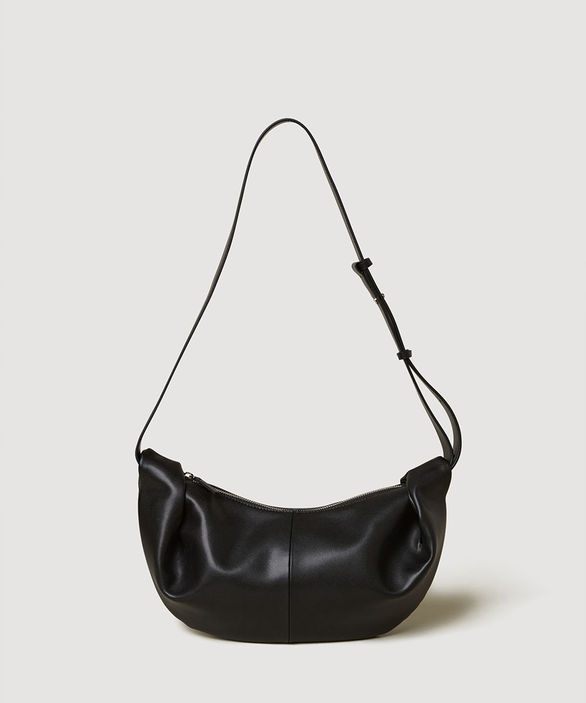 플로르(FLOR) 오위 슬링 호보백 Ohwi Leather Sling Bag Black