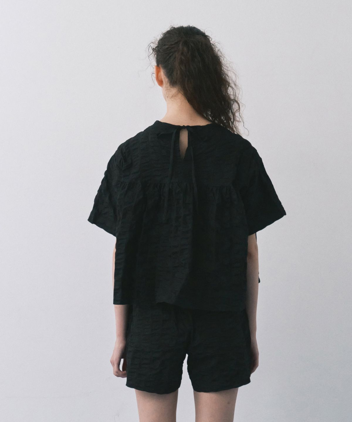 마이스(MAIS) A LINE RIPPLE CROP SHIRTS