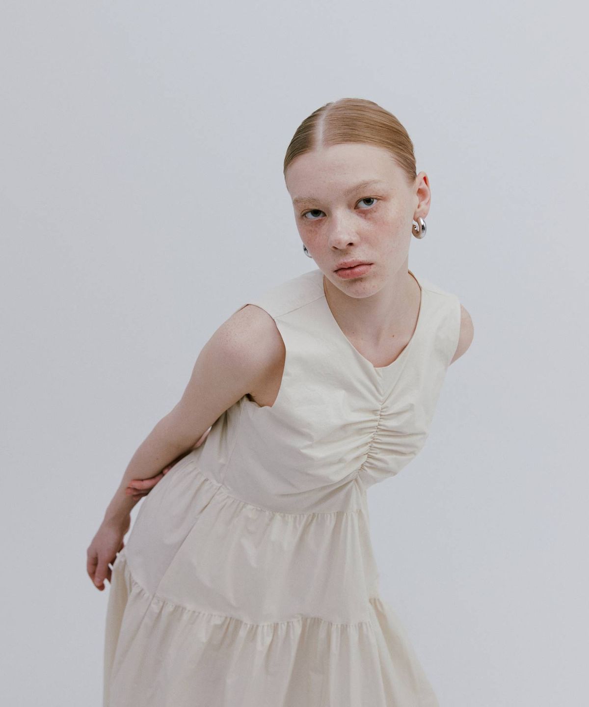 마이스(MAIS) SHINING SLEEVELESS DRESS / IVORY