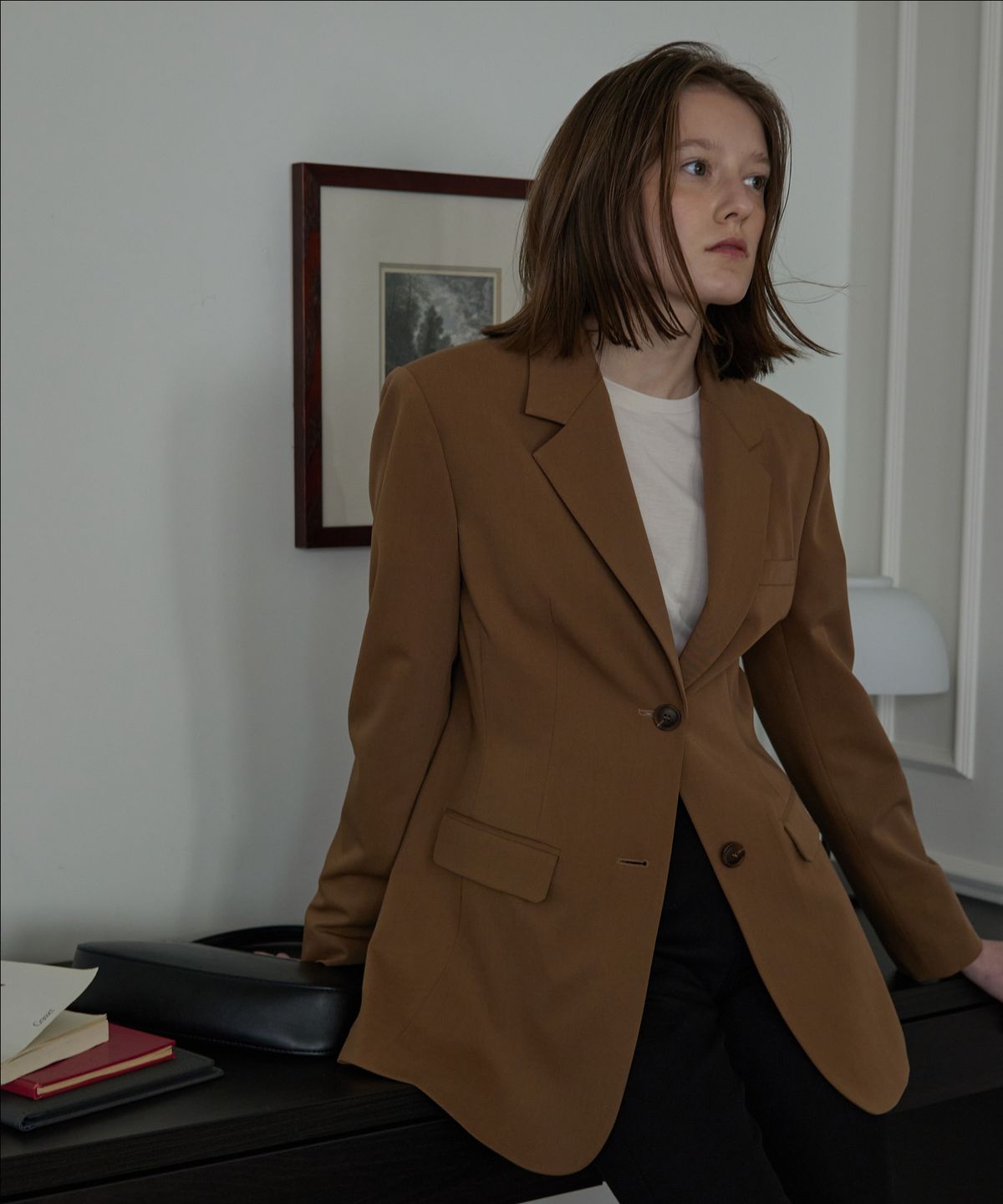 스텝어라운드(STEP AROUND) 페미닌 라인 디테일 자켓_CAMEL