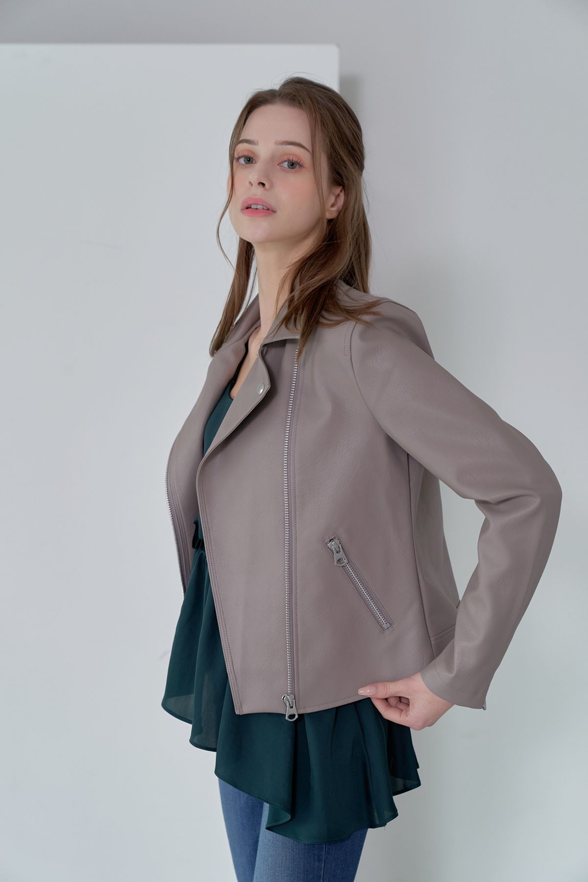 제이올(J-ALL) 사샤 비건 레더 자켓 그레이