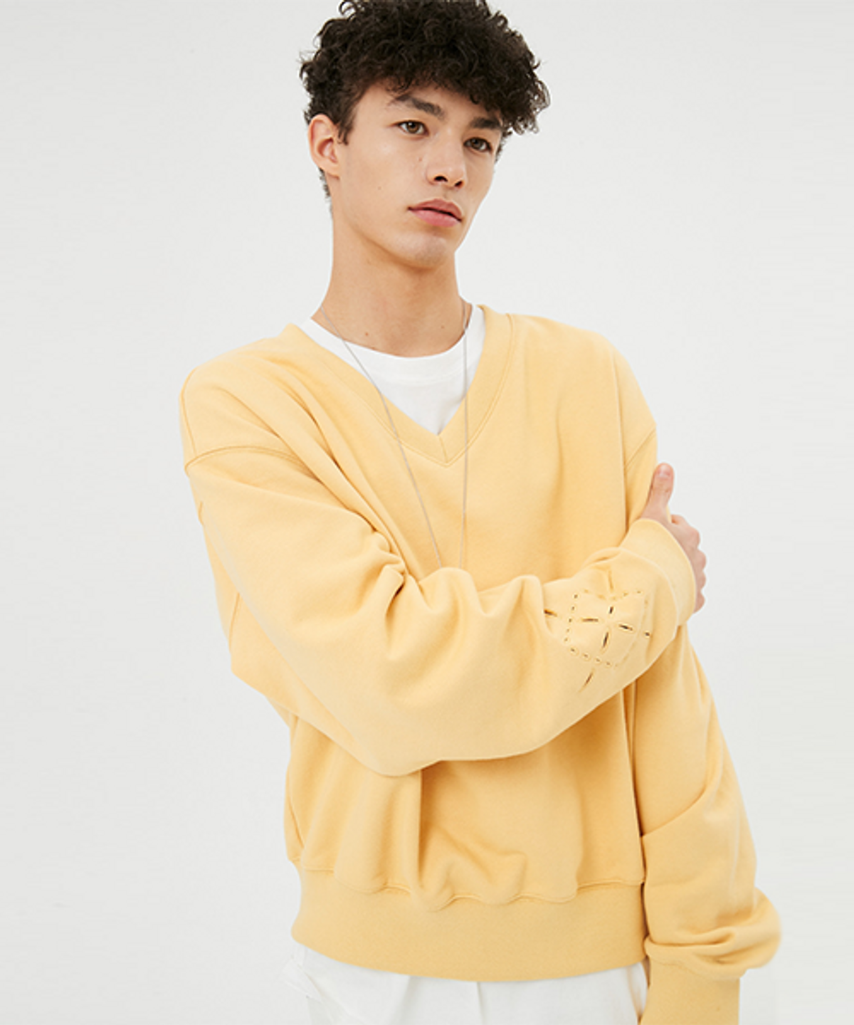 문선 아카이브(MOONSUN ARCHIVE) ESSENTIAL_UNISEX Argyle Hole V Neck Sweatshirt [Mango]