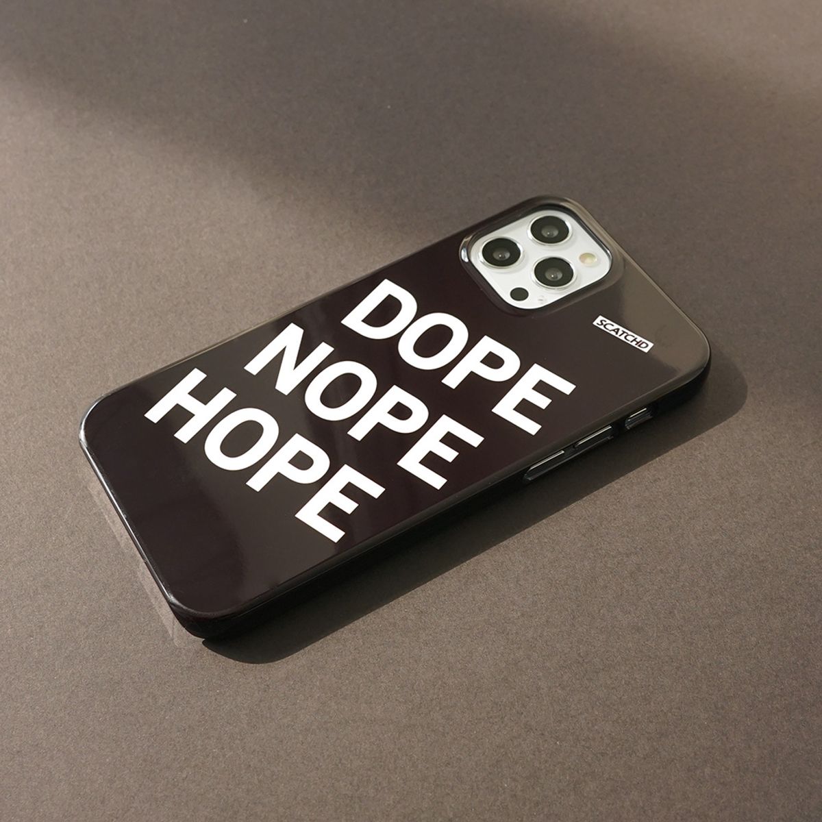 스캐치드(SCATCHD) DOPE NOPE HOPE 클래식 하드 케이스