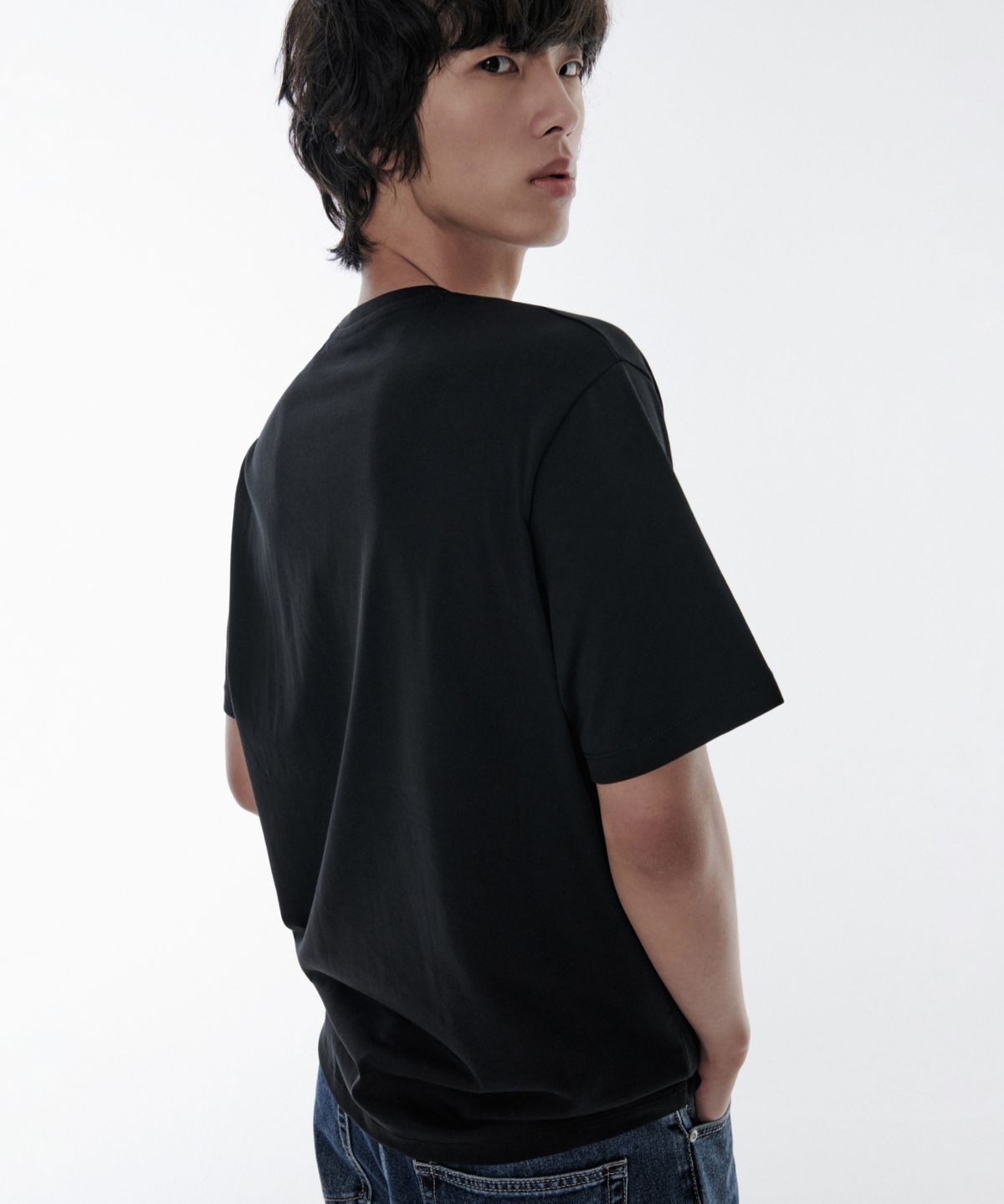 무신사 스탠다드(MUSINSA STANDARD) 수피마 베이식 크루 넥 티셔츠 [블랙]