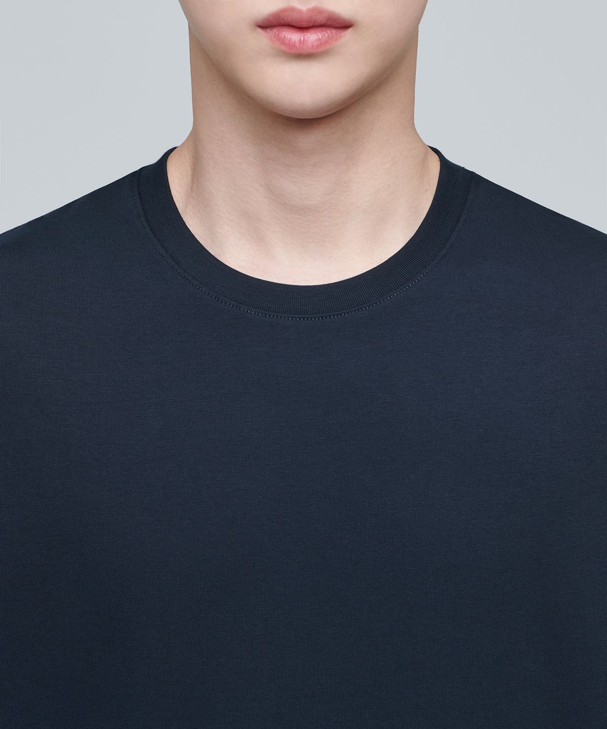 무신사 스탠다드(MUSINSA STANDARD) 수피마 베이식 크루 넥 티셔츠 [네이비]