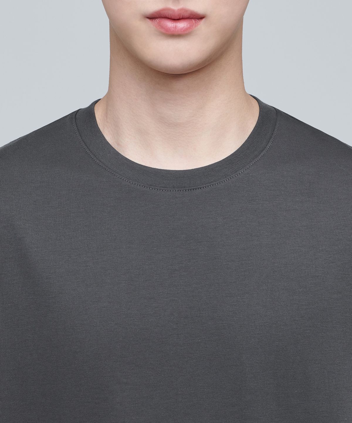 무신사 스탠다드(MUSINSA STANDARD) 수피마 베이식 크루 넥 티셔츠 [건메탈]