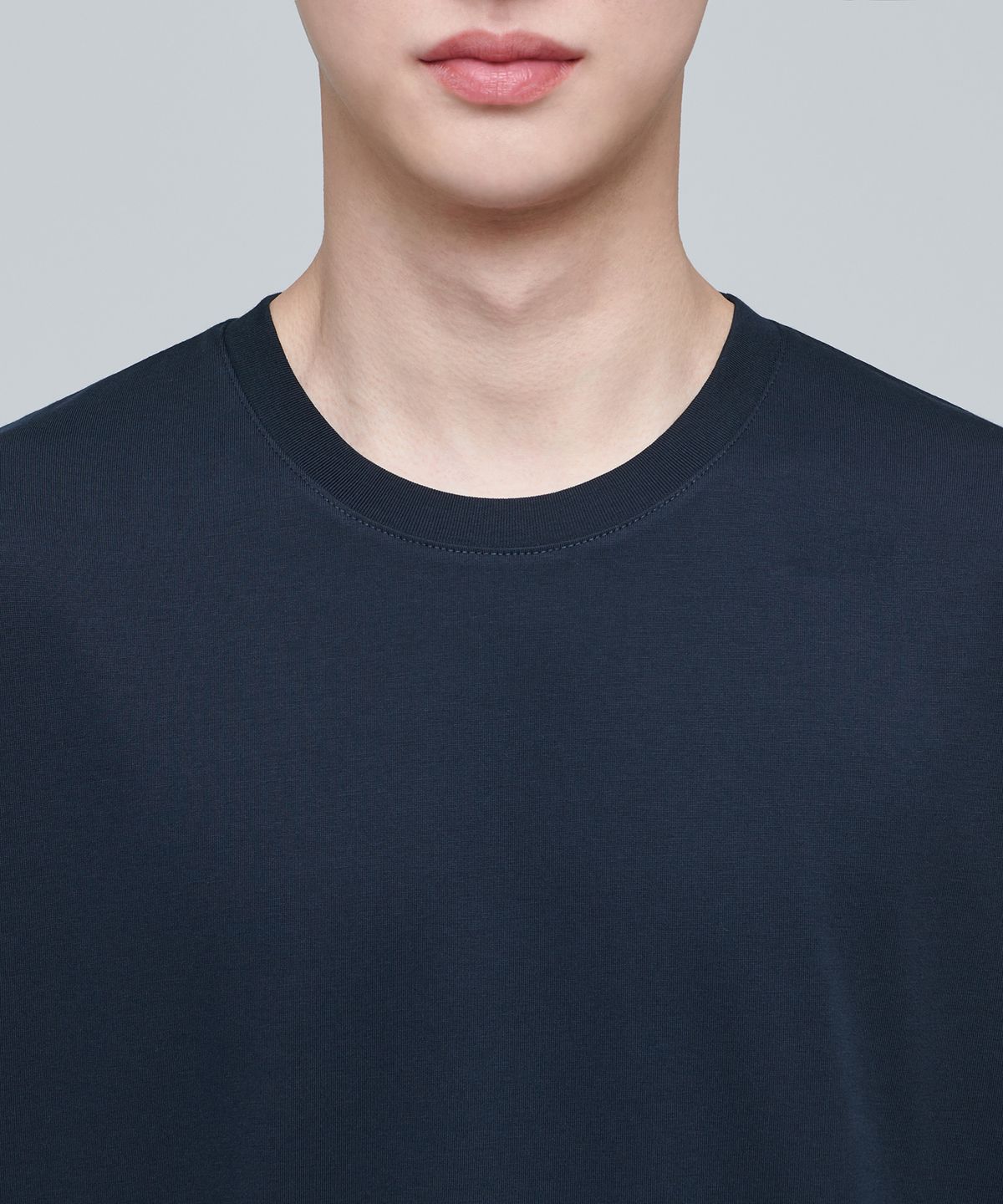 무신사 스탠다드(MUSINSA STANDARD) 수피마 릴렉스드 크루 넥 티셔츠 [네이비]