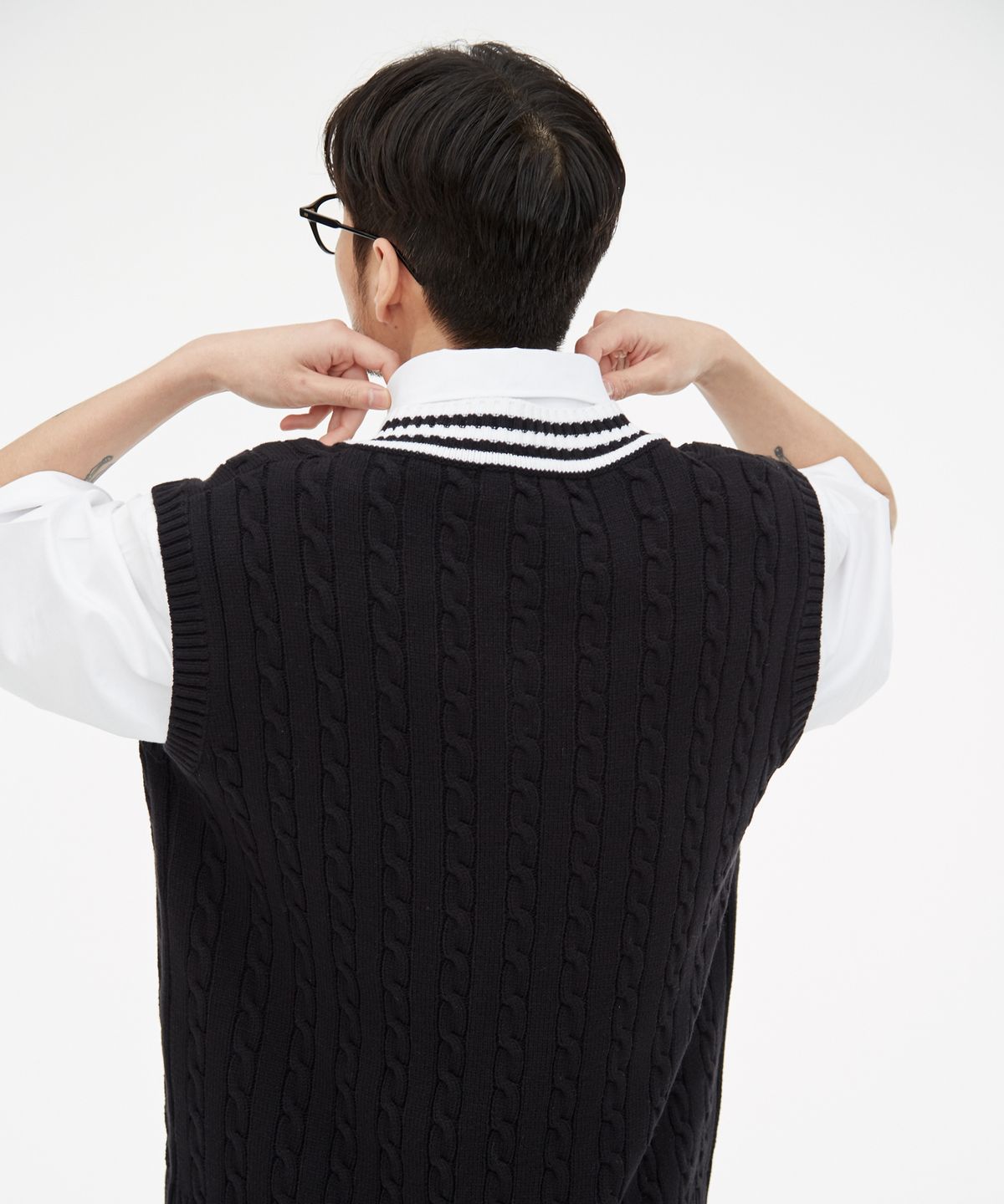 기프트오리지널(GIFTORIGINAL) (UNISEX) 클래식 케이블 니트 베스트 블랙