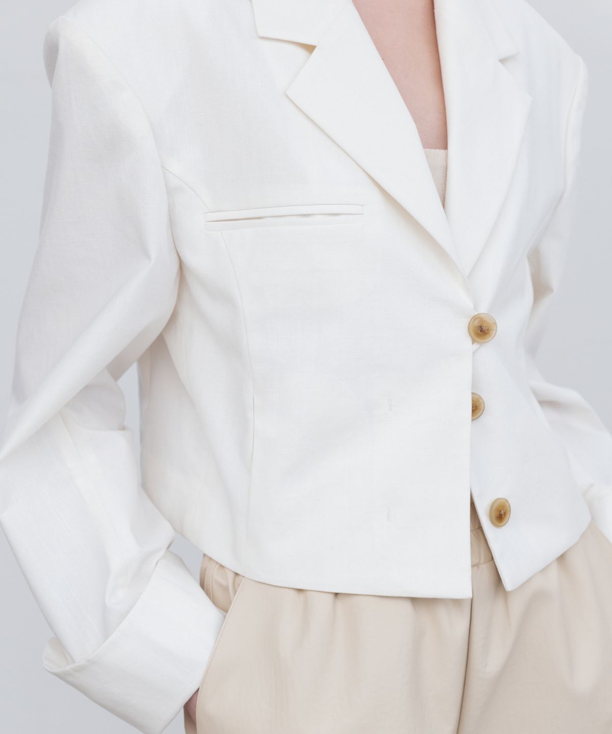 리이(RE RHEE) SEMI OVERSIZED CROPPED BLAZER JACKET
