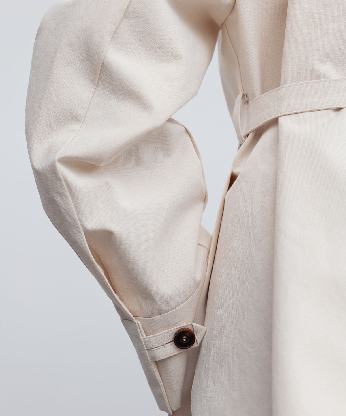 리이(RE RHEE) BELTED SHORT TRENCH JACKET