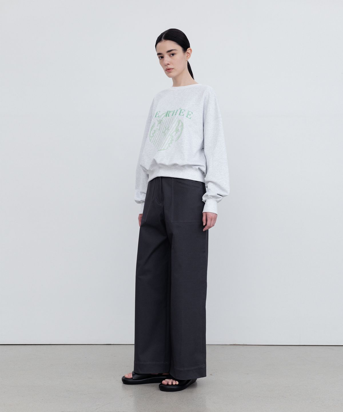리이(RE RHEE) ROUND NECK LOGO SWEATSHIRT MG