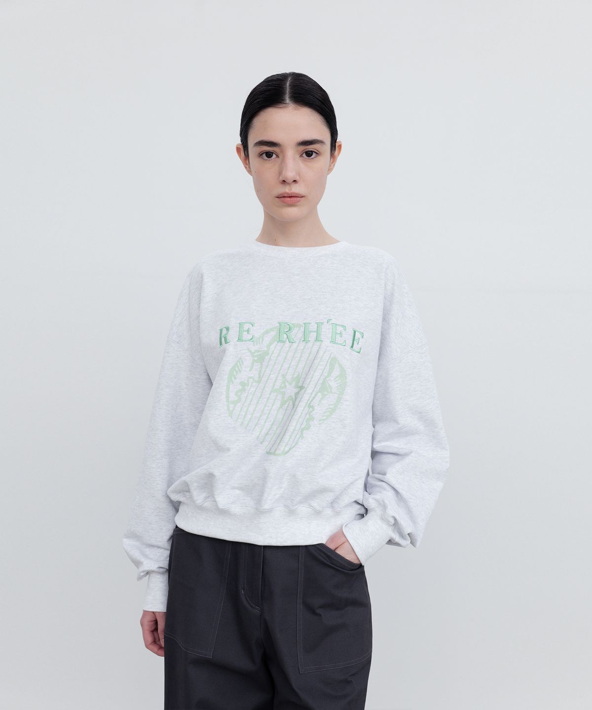 리이(RE RHEE) ROUND NECK LOGO SWEATSHIRT MG