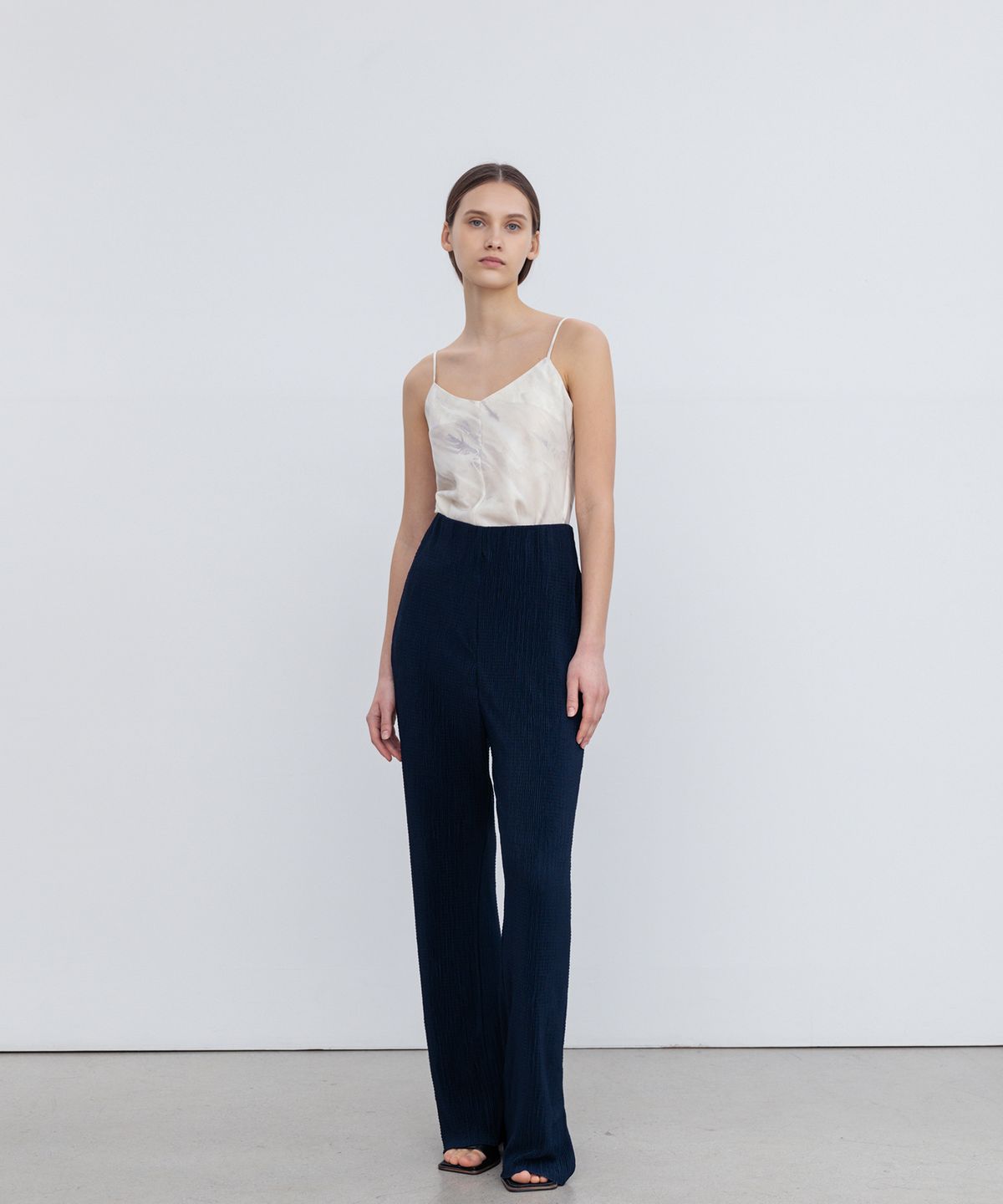리이(RE RHEE) HIGH RISE PLEATED PANTS NA