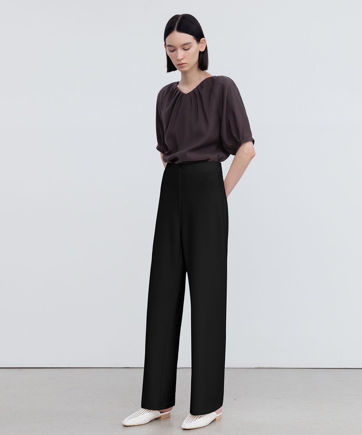 리이(RE RHEE) ELASTICATED WAIST STRAIGHT LEG TROUSERS 2COLOR
