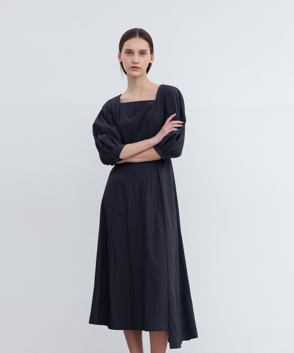 리이(RE RHEE) SQUARE NECK PUFF SLEEVE DRESS WB