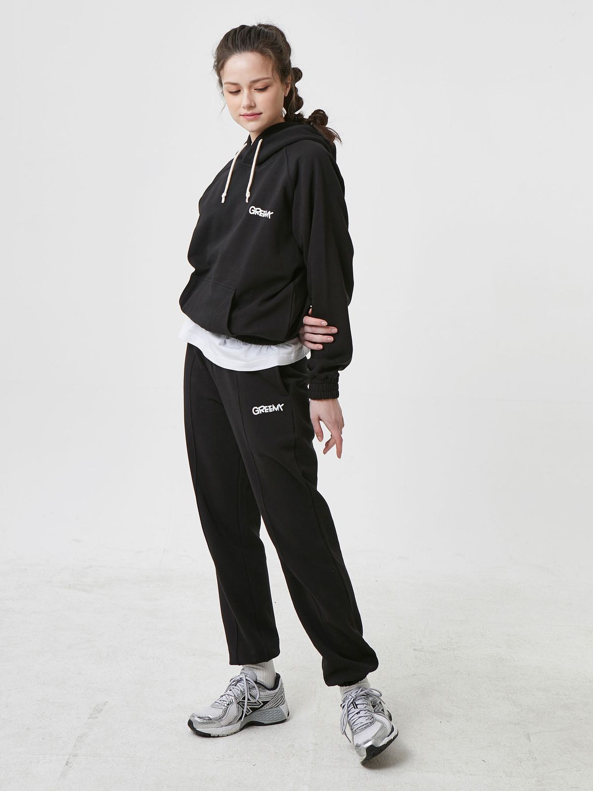 그리미(GREEMY) SMALL LOGO JOGGER PANTS (BLACK)