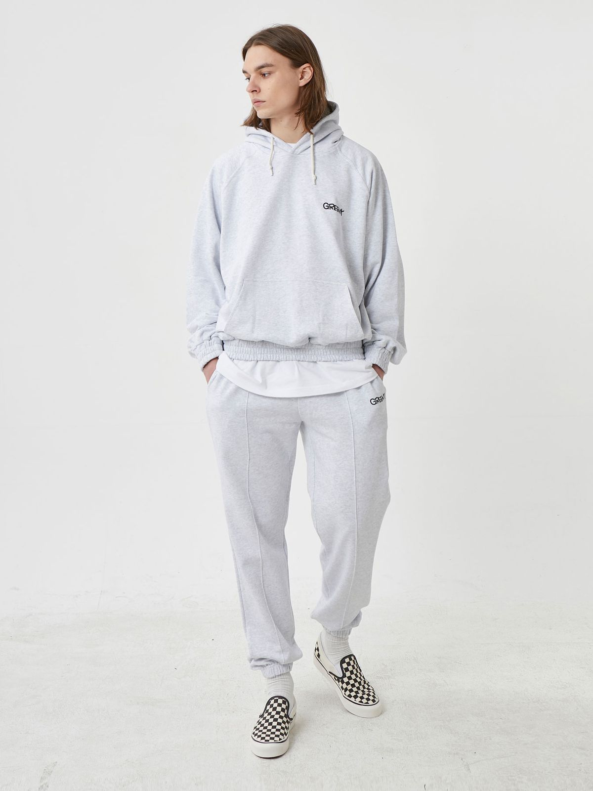 그리미(GREEMY) SMALL LOGO JOGGER PANTS (MELANGE GREY)