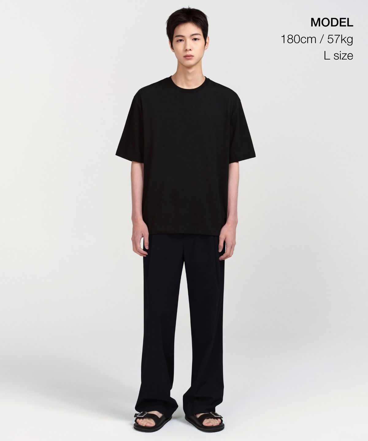 무신사 스탠다드(MUSINSA STANDARD) 쿨탠다드 릴렉스 핏 크루 넥 반팔 티셔츠 [블랙]