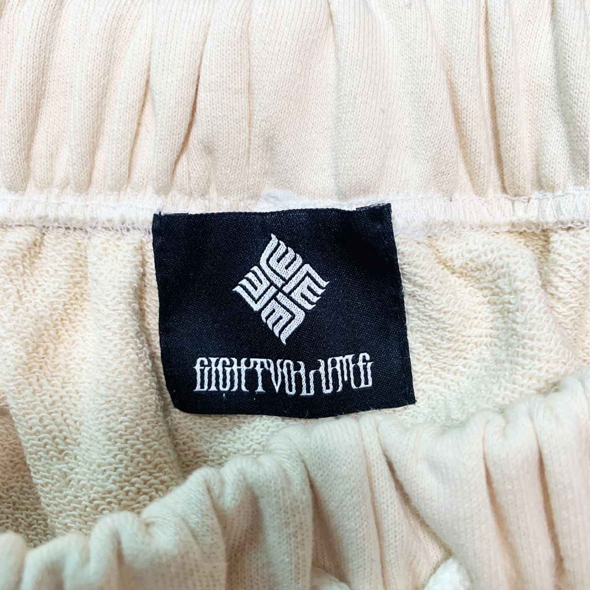 에잇볼륨(EIGHTVOLUME) EV E 엠블램 조거팬츠 (아이보리)