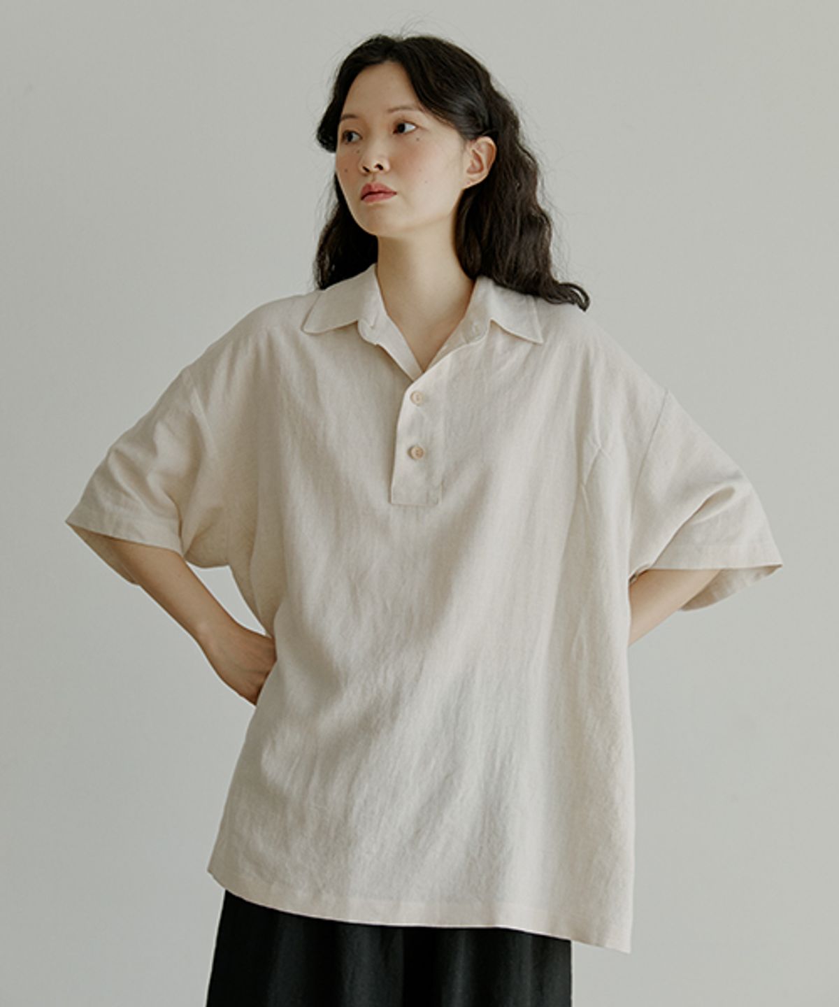 말렌(MALEN) 유니섹스 반팔 헨리넥 셔츠 베이지