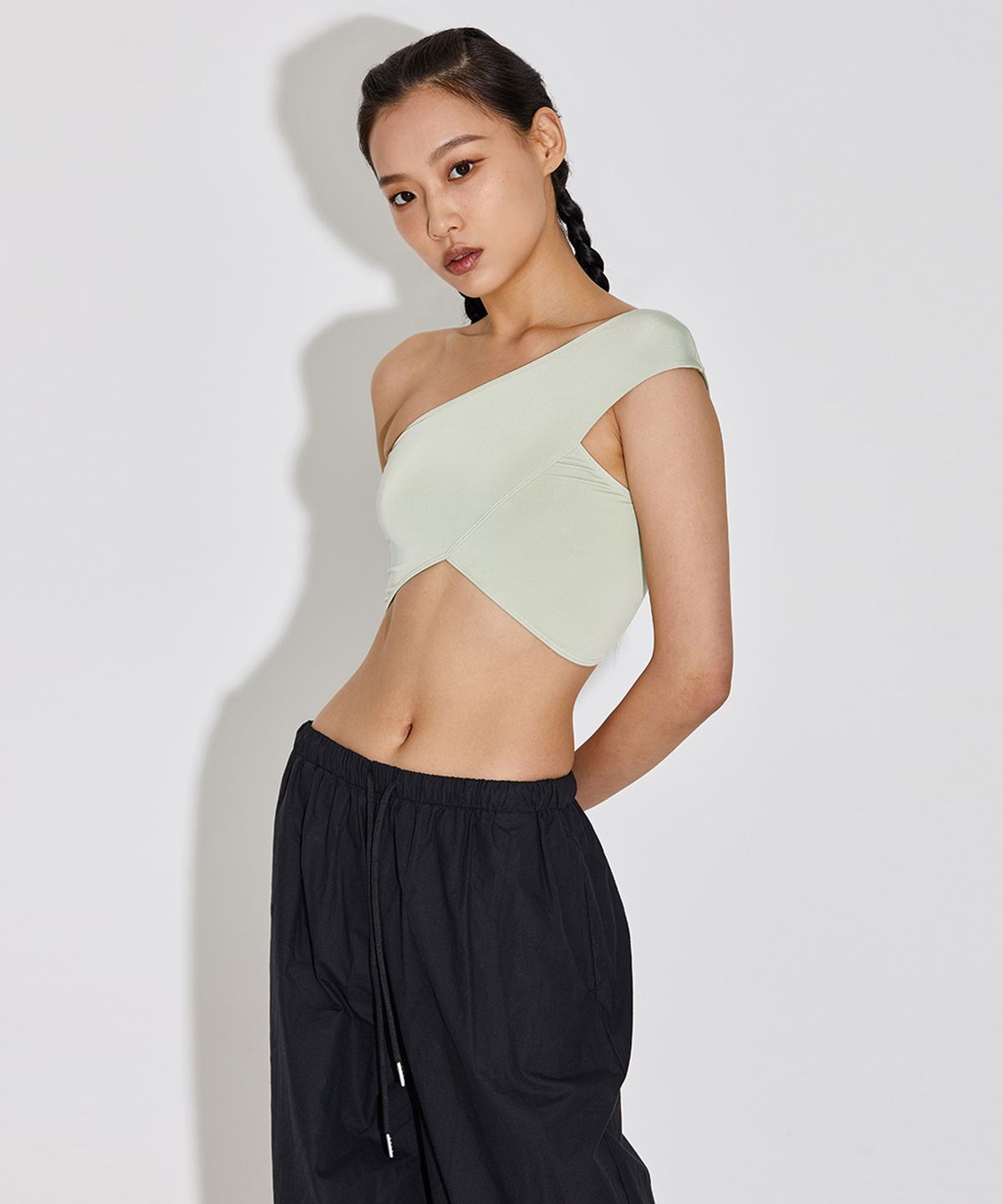 탑걸(TOPGIRL) DOUBLE SKIN OVER LAY ONE SHOULDER TOP _T216TP135