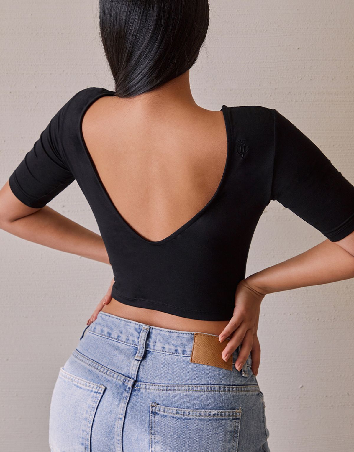 탑걸(TOPGIRL) OPEN BACK SHORT SLEEVE TOP_T216TP122