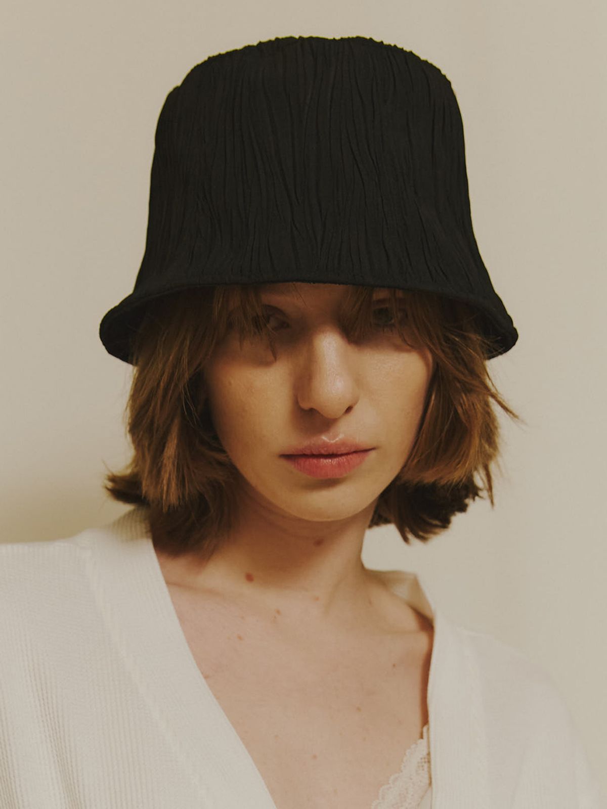 포에지담(POESIEDAME) [The shelter] Pleats bucket hat in black