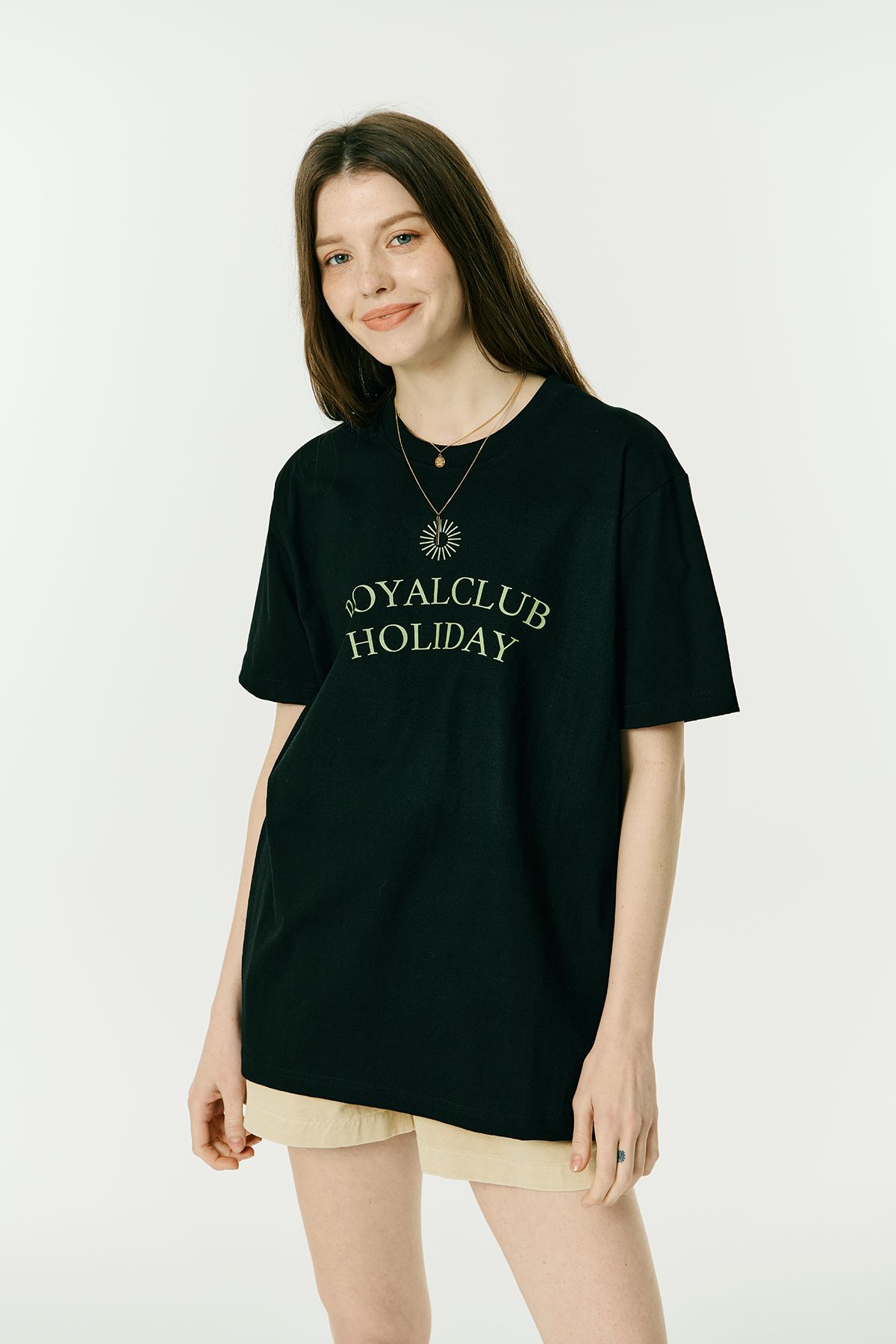 로열클럽홀리데이(ROYAL CLUB HOLIDAY) 세미 오버핏 로고 반팔 티셔츠 블랙