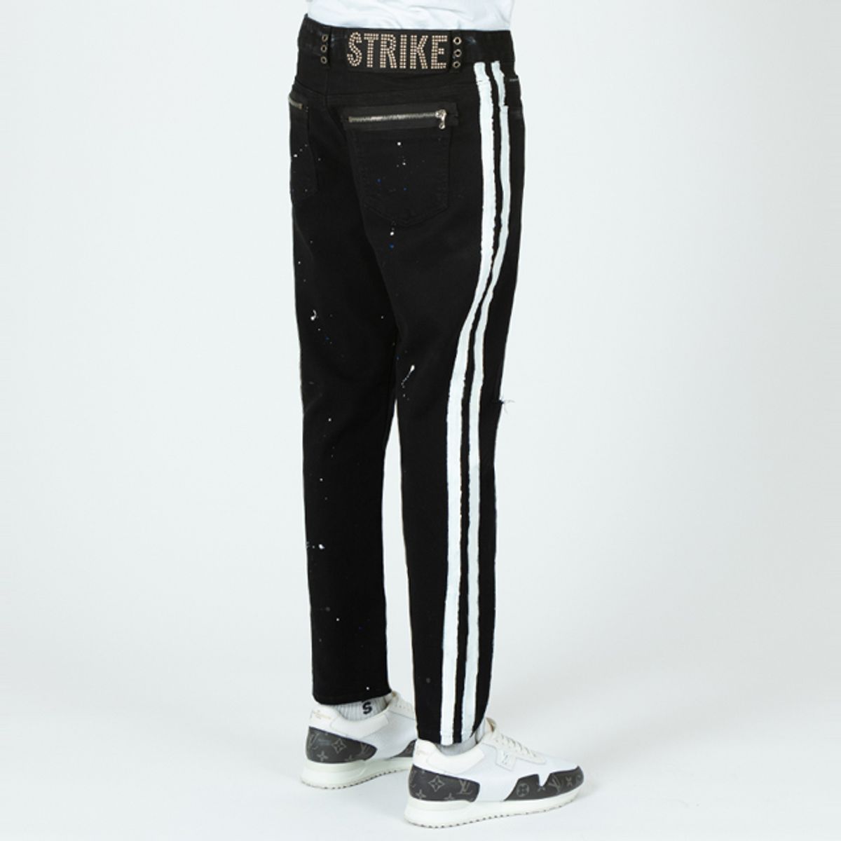 스트라이크(STRIKE) 아일릿 스플래터 백 지퍼 사이드 라인 블랙 진 (SLIM)