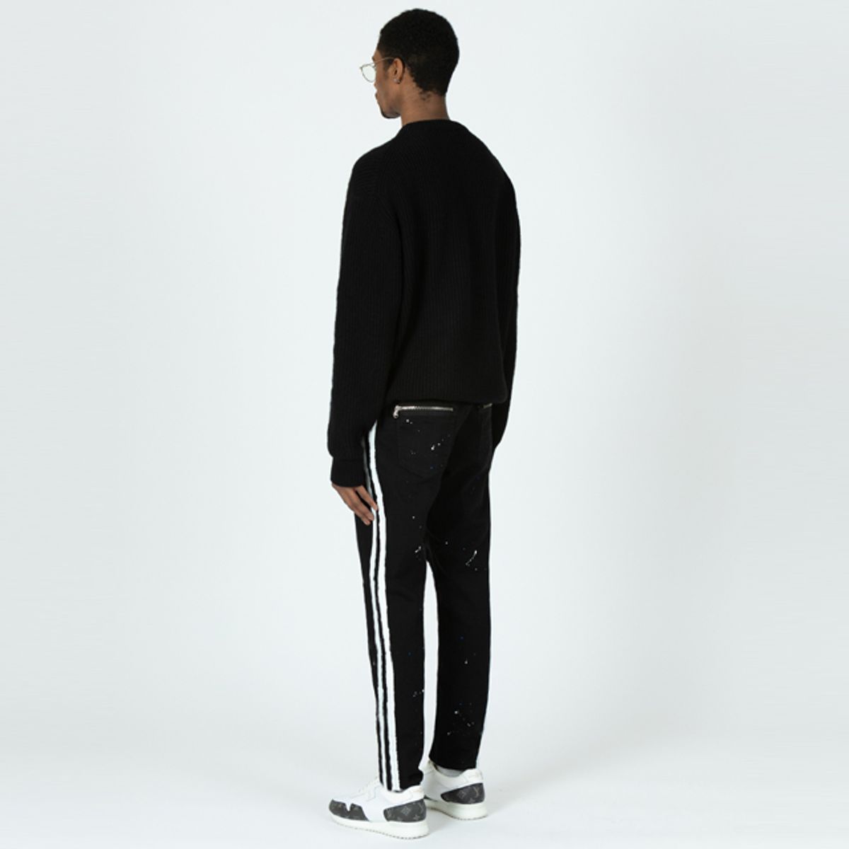 스트라이크(STRIKE) 아일릿 스플래터 백 지퍼 사이드 라인 블랙 진 (SLIM)