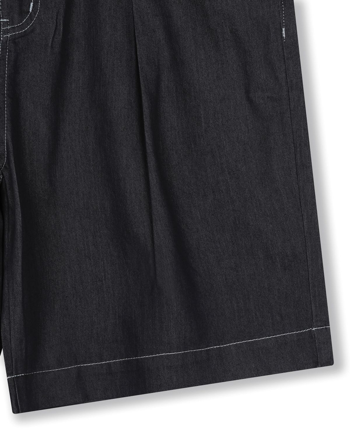 비슬로우(BESLOW) WIDE FIT ONE TUCK TENCEL LIKE SHORTS BLACK