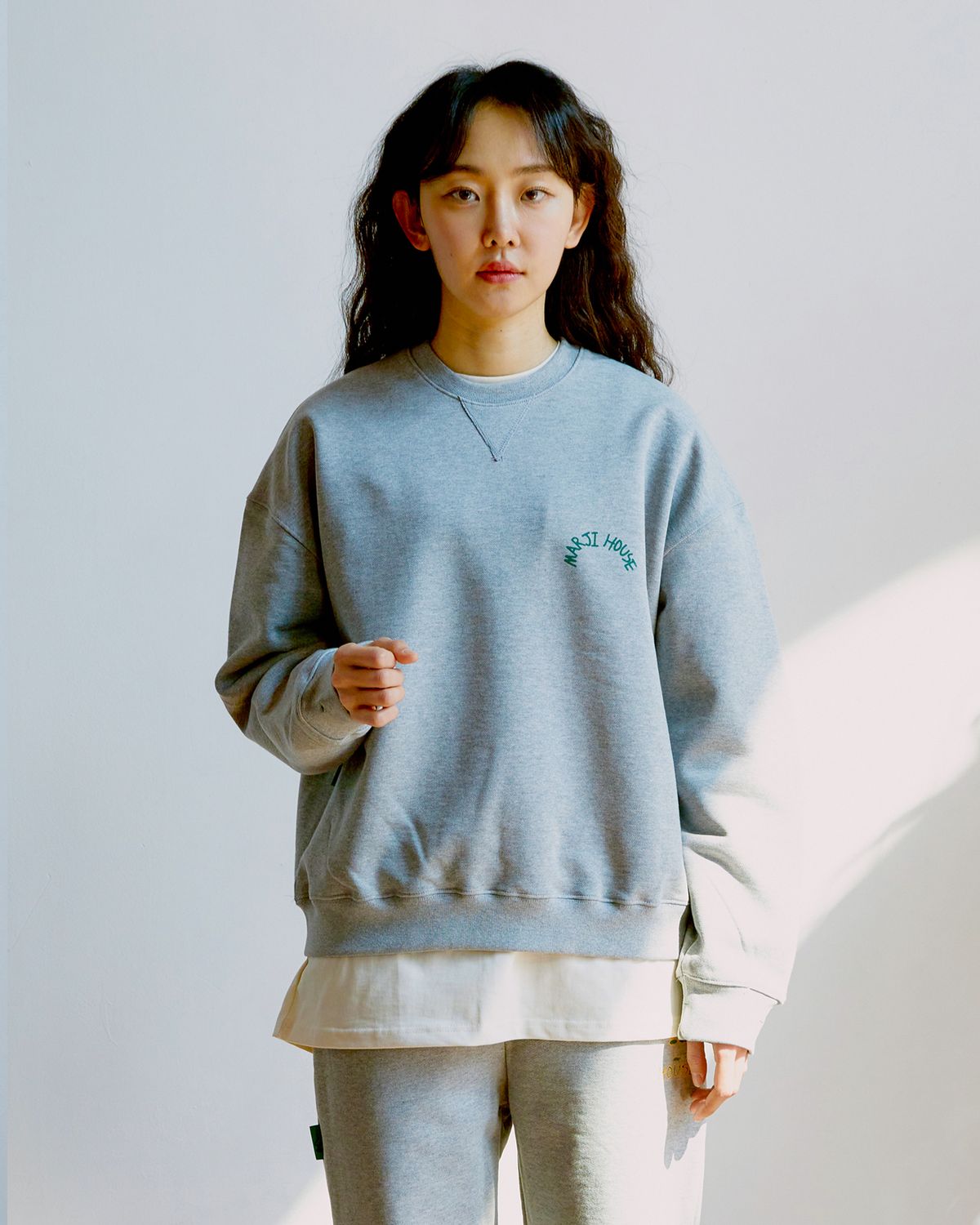 마르지하우스(MARJI HOUSE) Vintage logo sweat shirts Gray