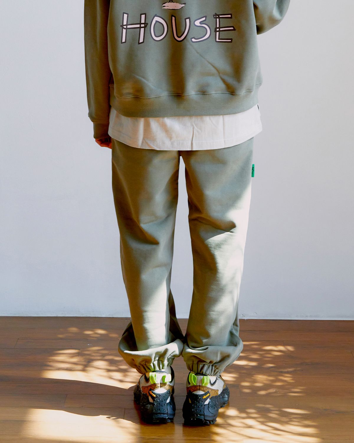 마르지하우스(MARJI HOUSE) Vintage logo sweat pants Khaki