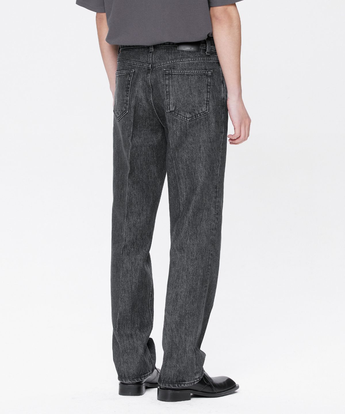 브랜디드(BRANDED) 604 HARD TWIST DENIM WASHED BLACK JEANS [RELAX STRAIGHT]