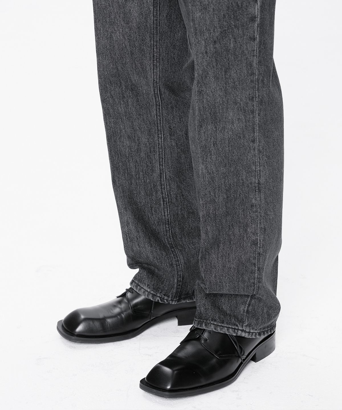 브랜디드(BRANDED) 604 HARD TWIST DENIM WASHED BLACK JEANS [RELAX STRAIGHT]