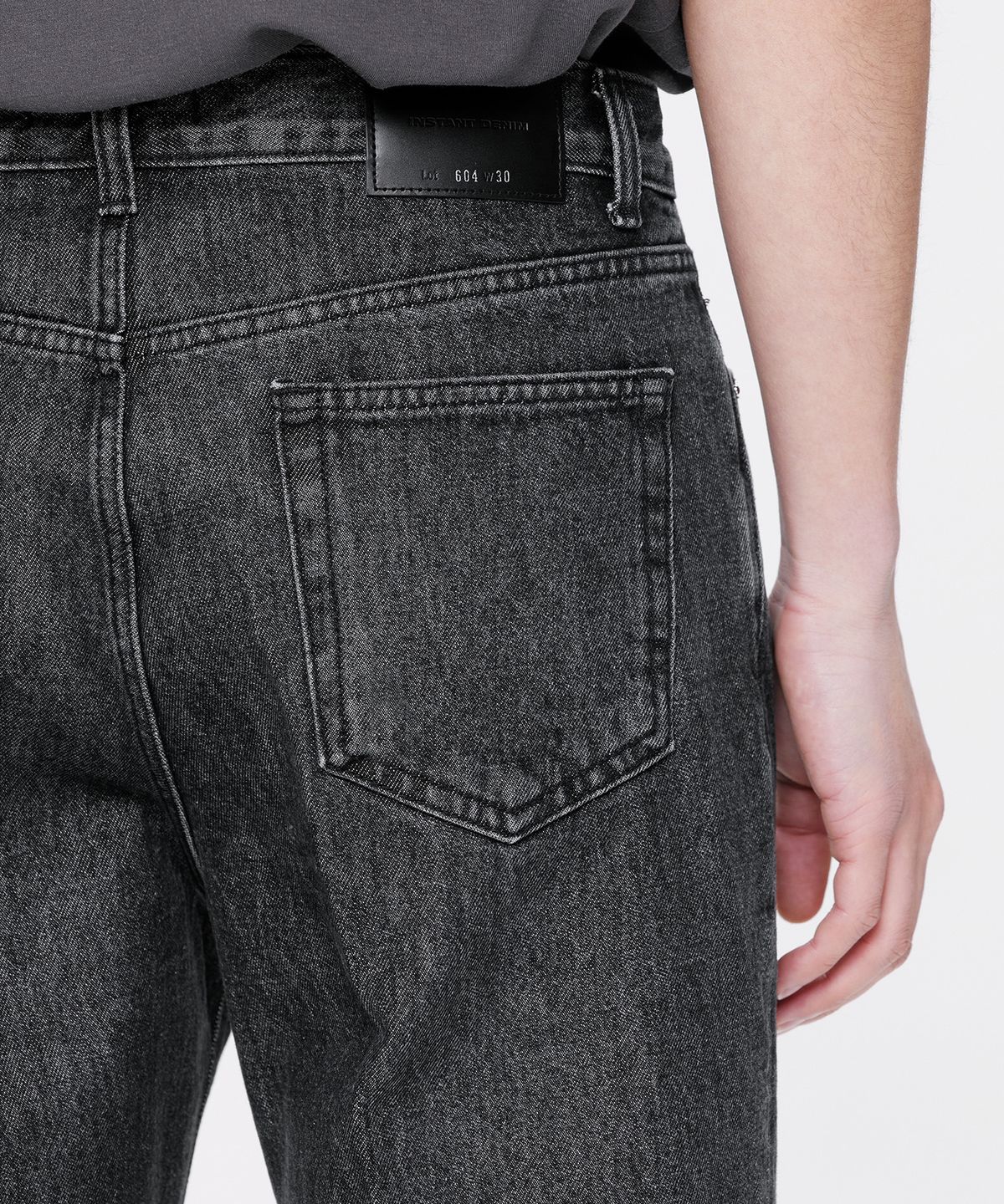 브랜디드(BRANDED) 604 HARD TWIST DENIM WASHED BLACK JEANS [RELAX STRAIGHT]