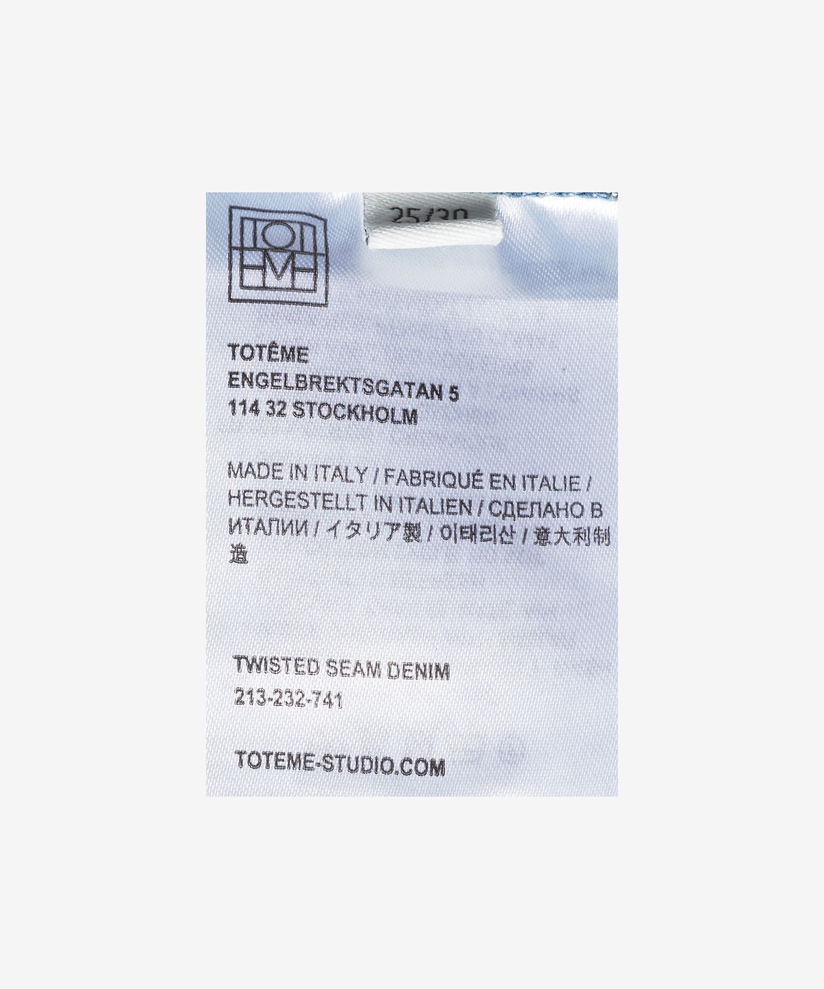 토템(TOTEME) 디스트레스드 트위스트 심 데님 팬츠 - 라이트 블루 / 213232741404